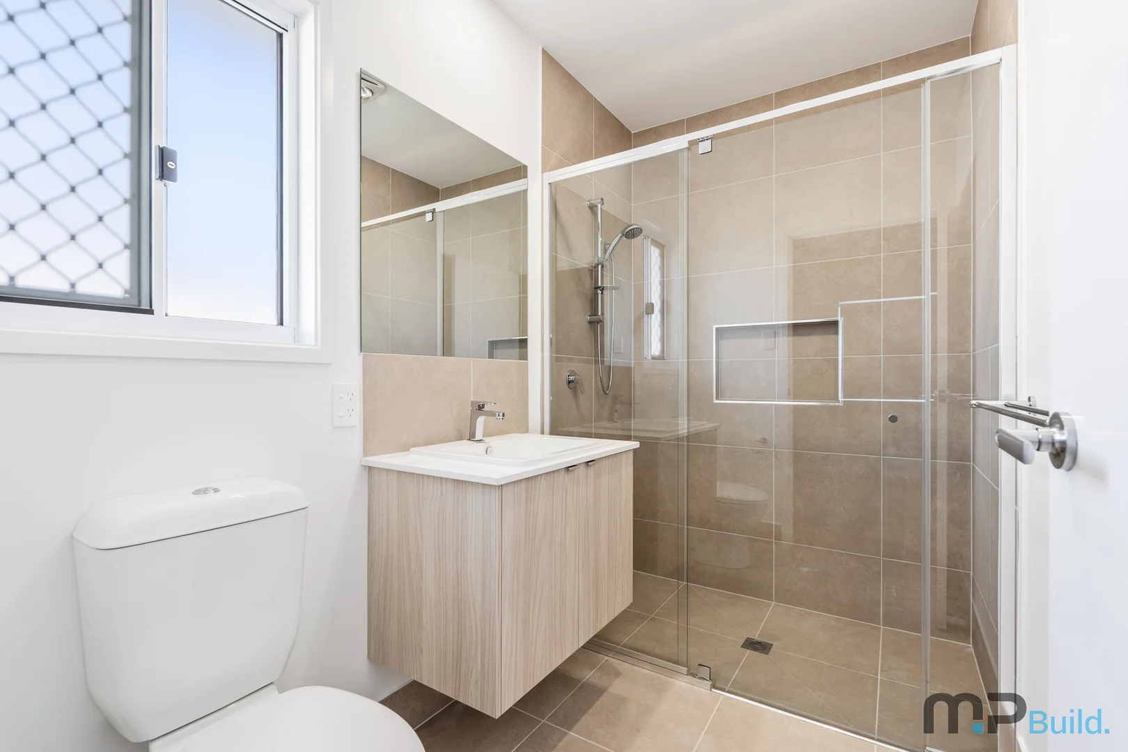 Additional image 9 of 2/122b Bideford Street, Torquay QLD 4655