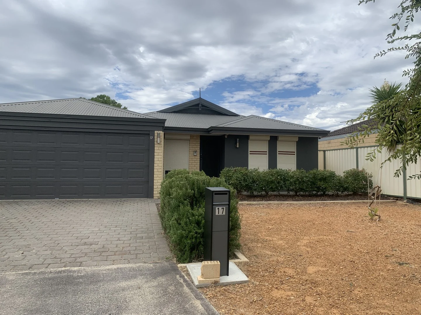17 Glenfin Rd, Seville Grove WA 6112