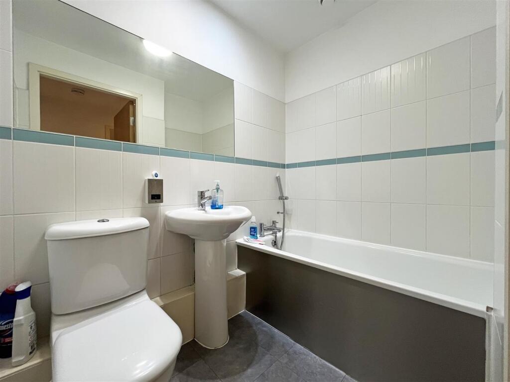 Additional image 11 of 2 Bed Flat, The Habitat, NG1, N1 7GU