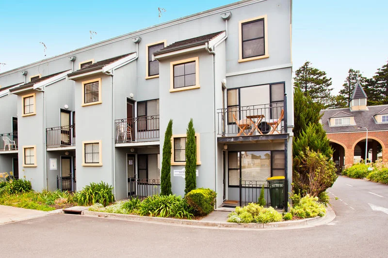 2 Harbour Mews, Warrnambool VIC 3280 photo 2