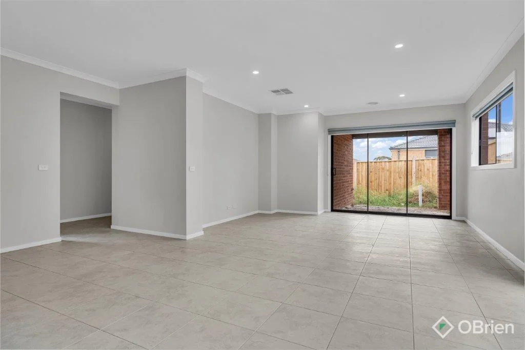 88 Kingdom Boulevard, Weir Views VIC 3338 photo 3