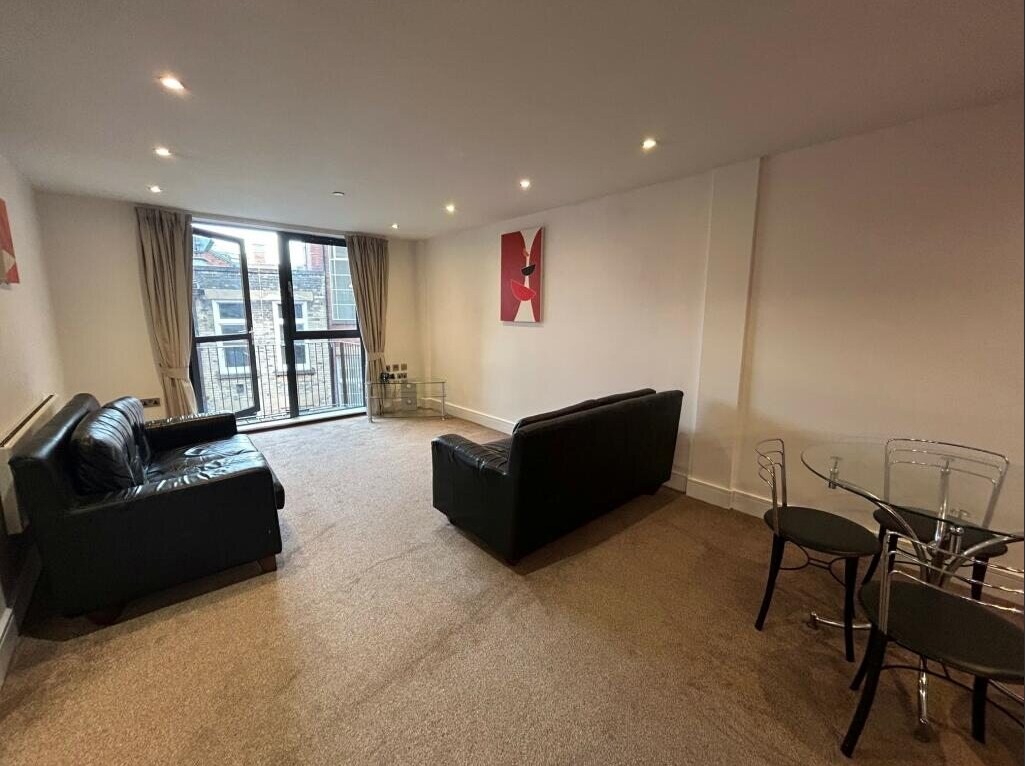 2 Bed Flat, The Ropewalk, NG1, N1 7GU photo 2