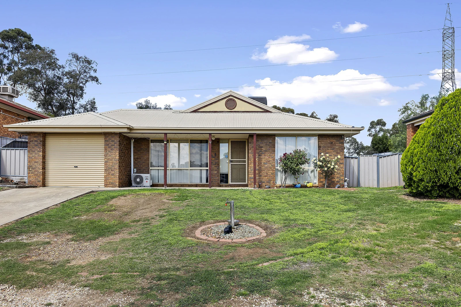 19 Davey Cl, Flora Hill VIC 3550
