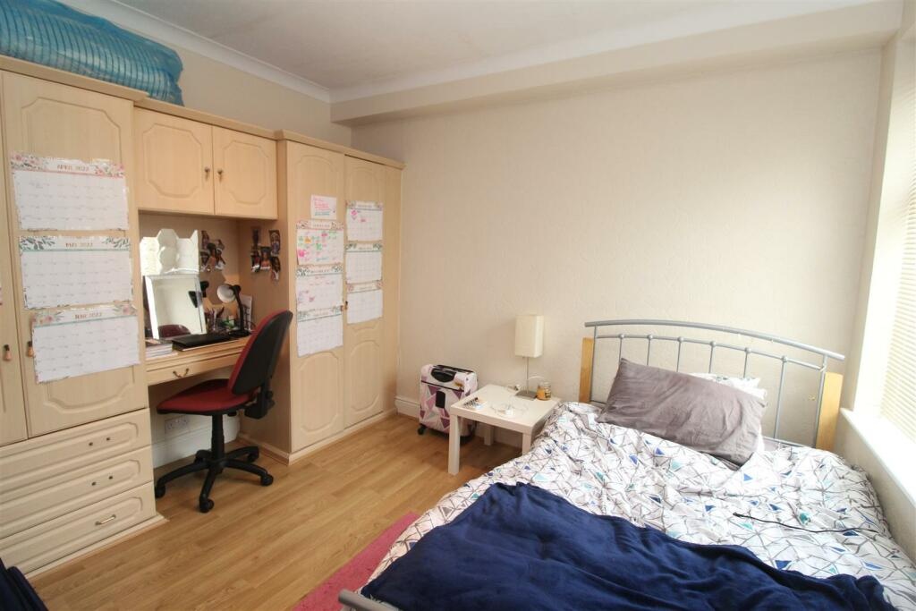 2 Bed Flat, Soberton Avenue, CF14, N1 7GU photo 3