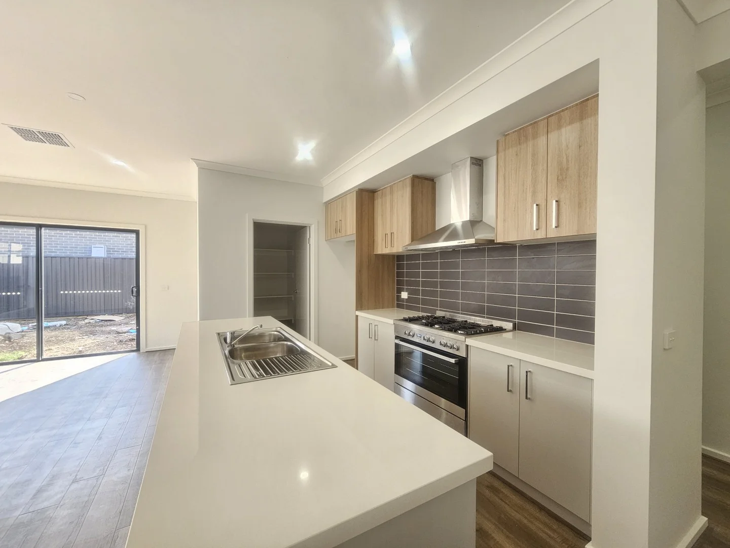 29 Eloquence Road, Tarneit VIC 3029