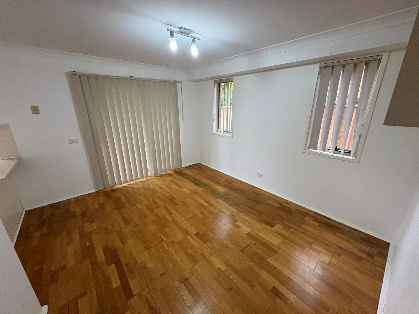 7A Nelligen Close, Prestons NSW 2170 photo 3