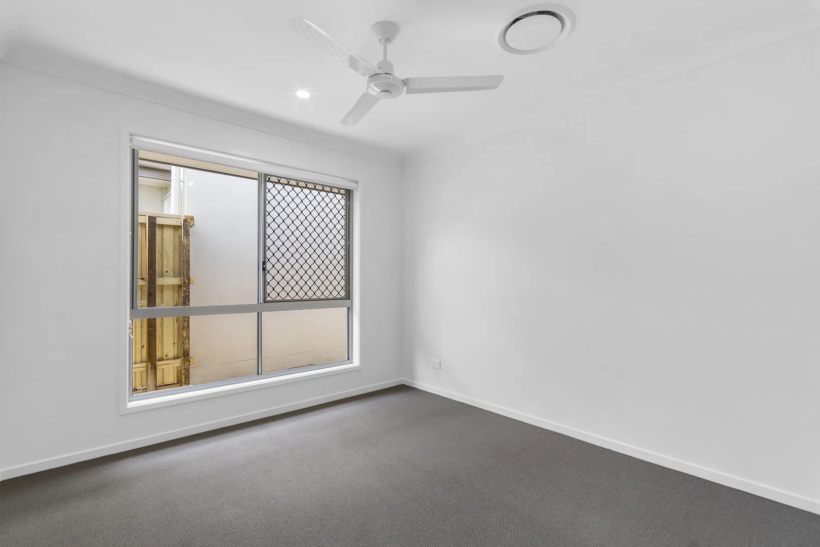 6 Explorers Road, White Rock QLD 4306 photo 4