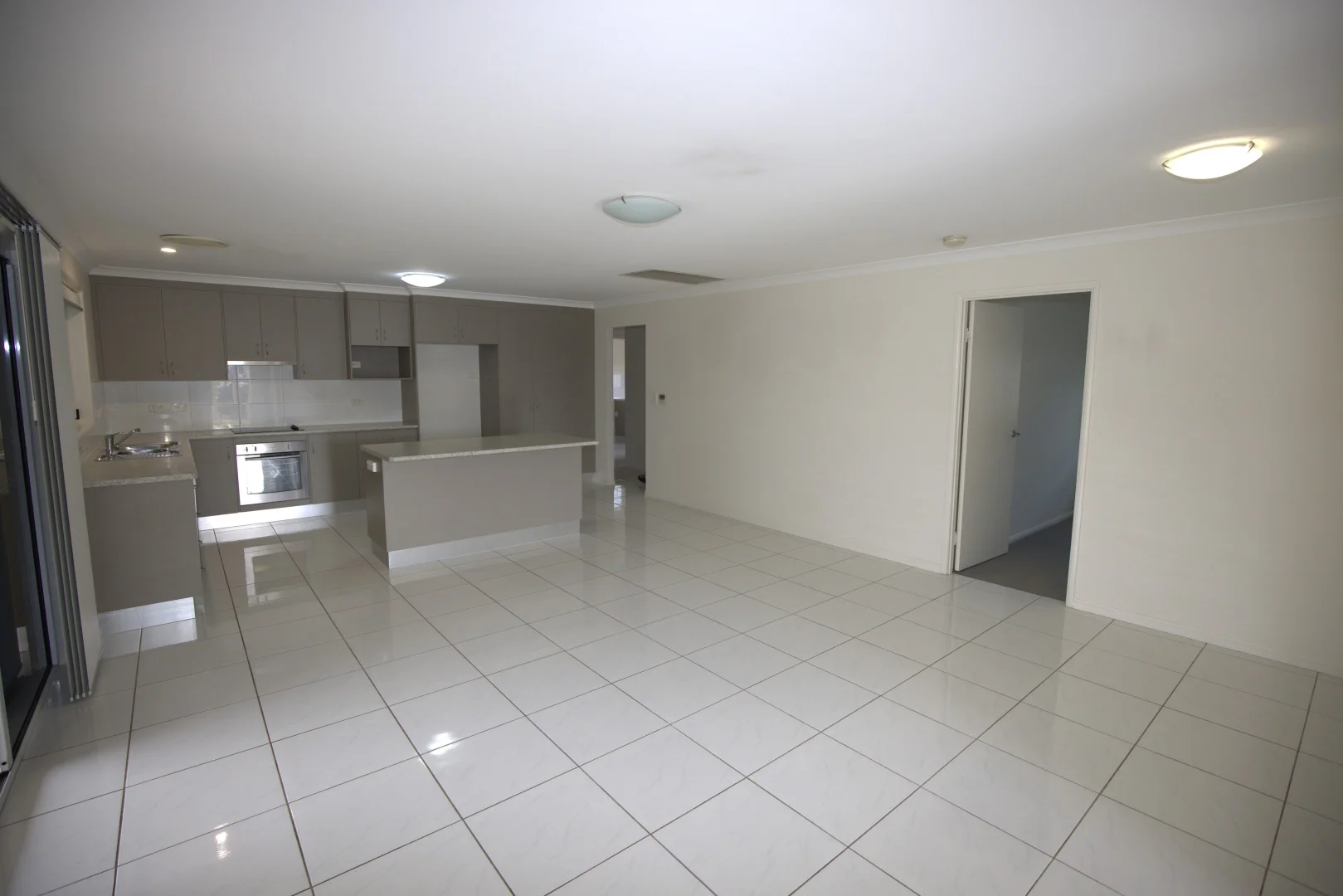 23 Thornton Street, Emerald QLD 4720 photo 3