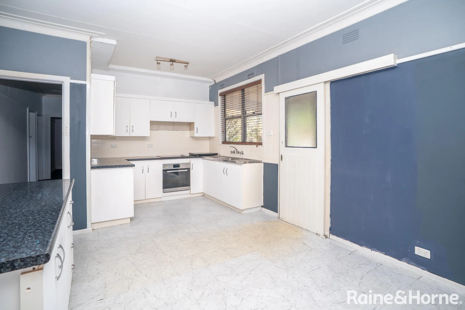 Additional image 2 of 10 John Street, Kooringal NSW 2650
