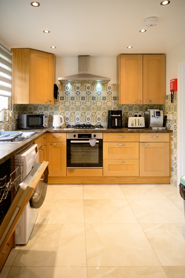 3 Bed Semi-Detached House, Strelley Road, NG8, N1 7GU
