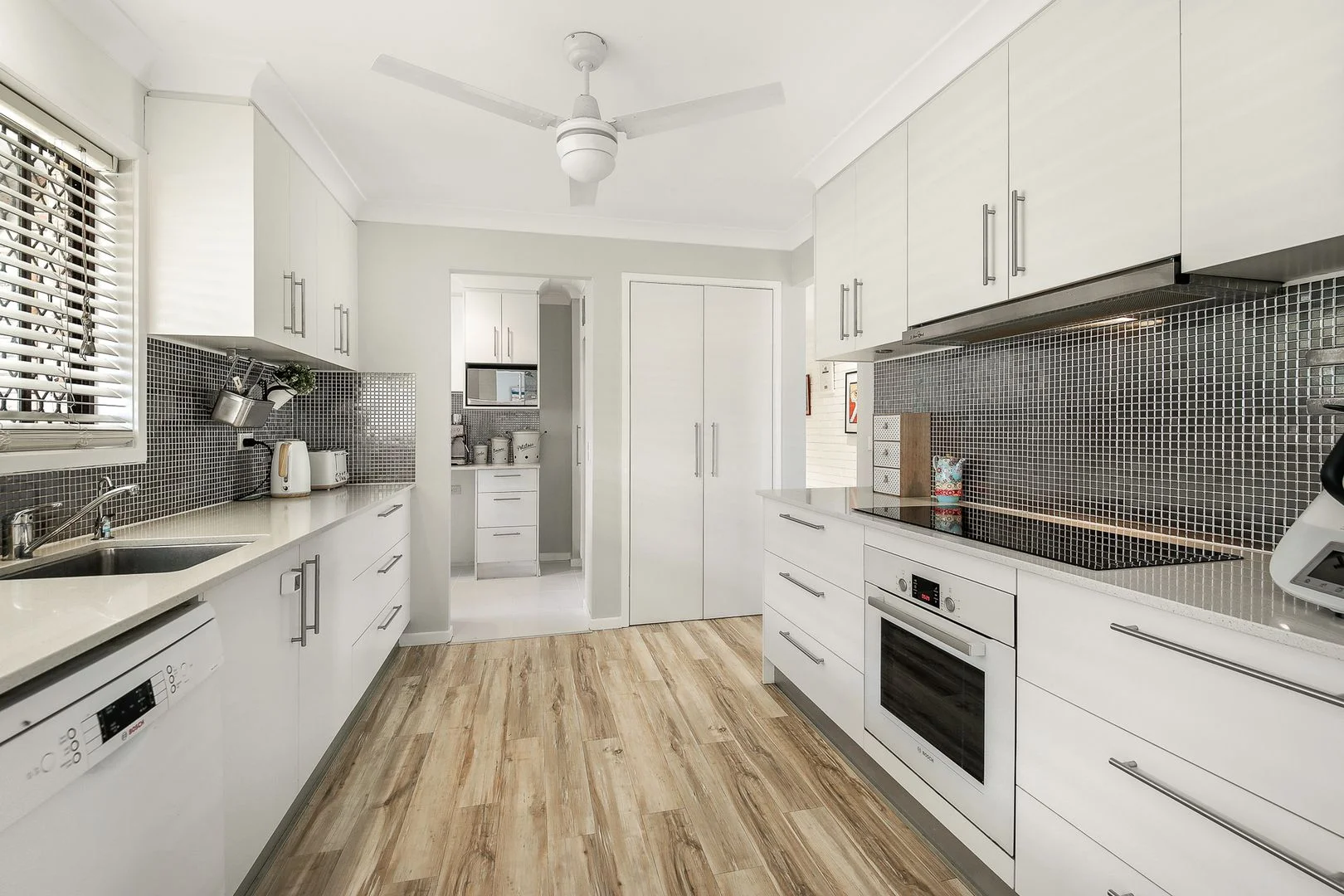 Additional image 4 of 28 Margaroola Ave, Biggera Waters QLD 4216