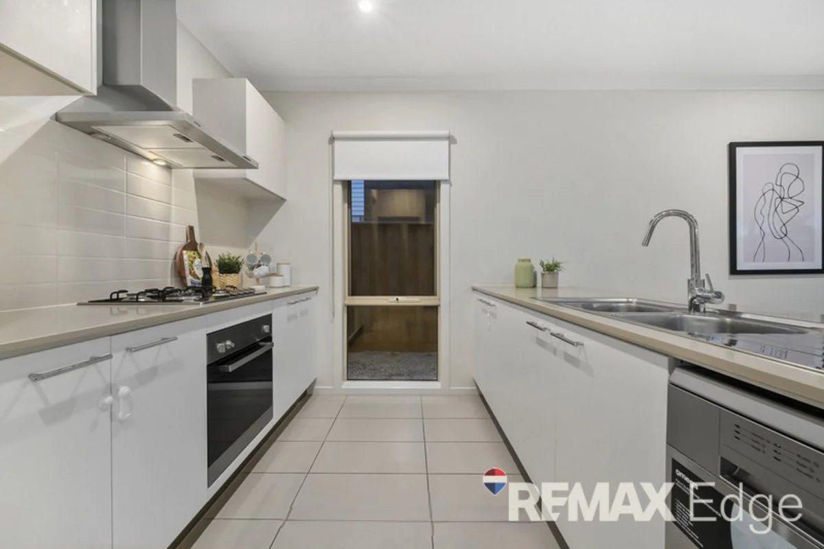 17 Semblance Drive, Tarneit VIC 3029 photo 4