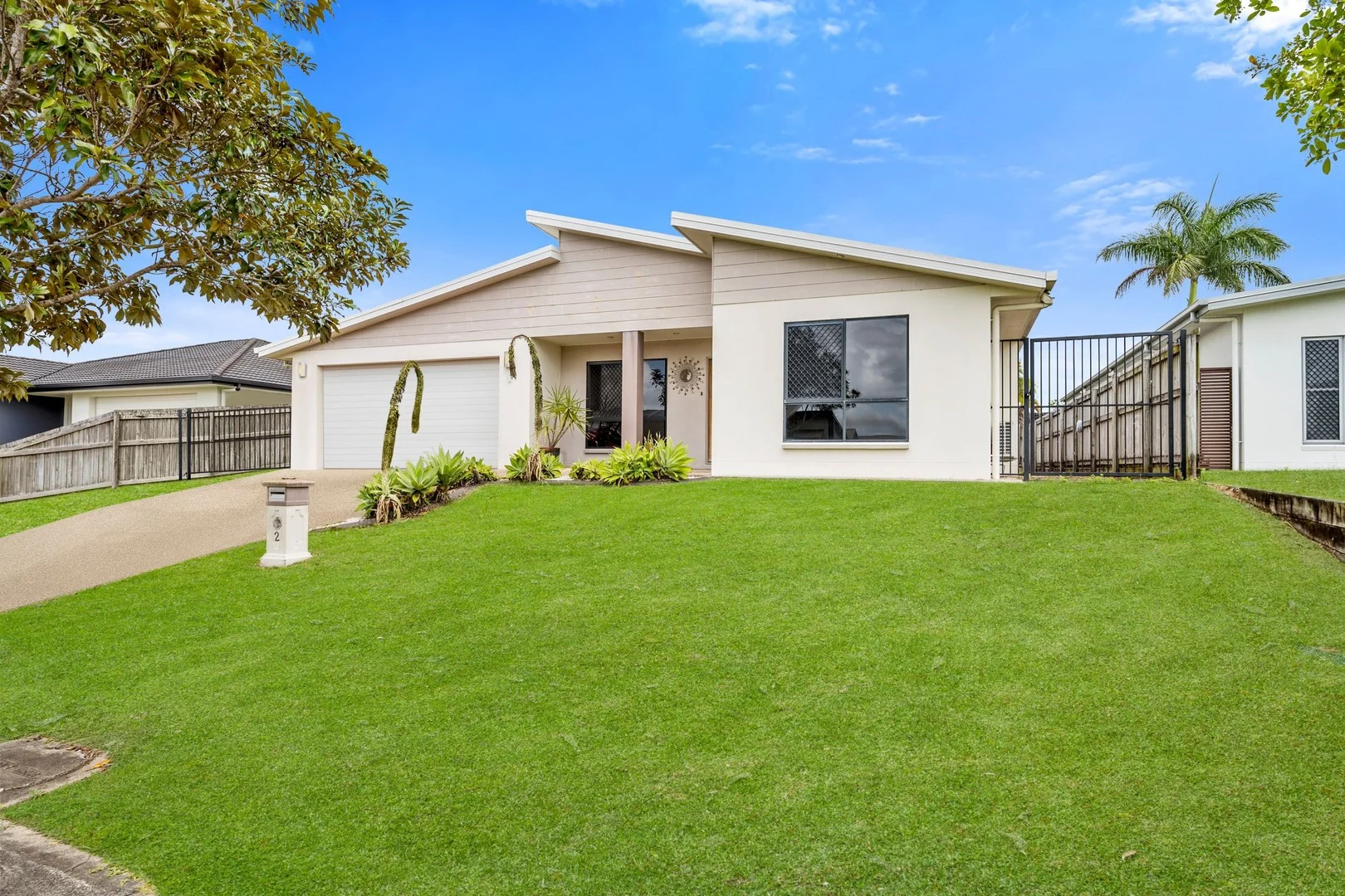 2 Chantilly Court, Glenella QLD 4740