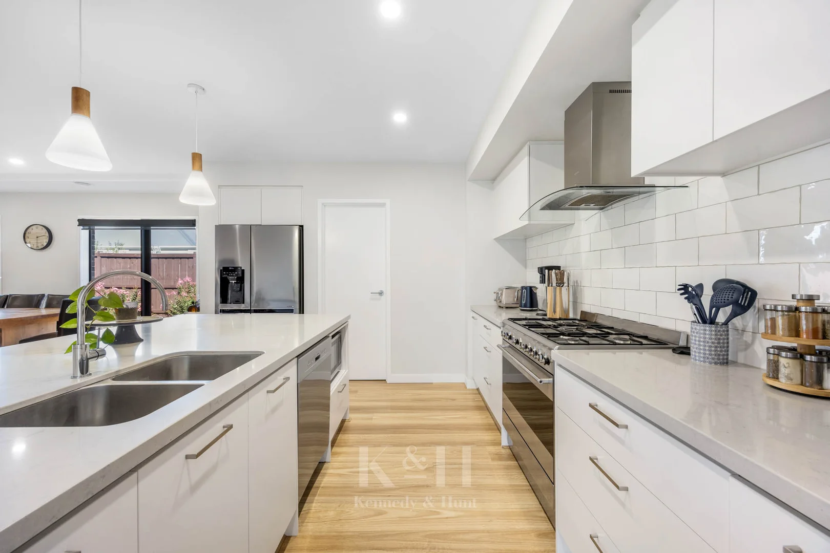 4 Arran Street, Gisborne VIC 3437 photo 3
