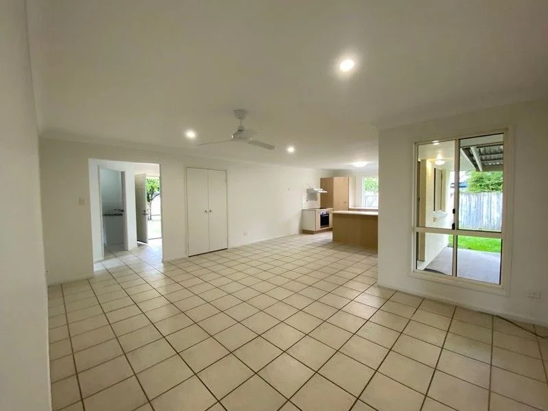 14 Pembroke Crescent, Sippy Downs QLD 4556 photo 2