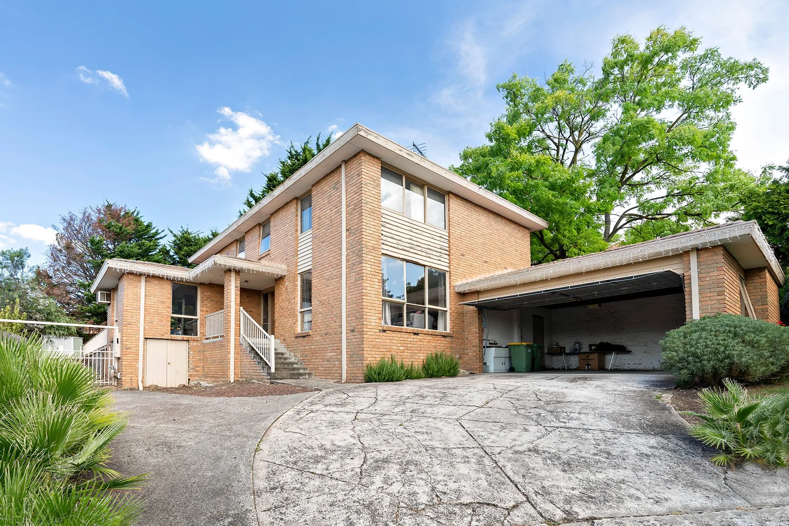 27 Kirkford Drive, Mooroolbark VIC 3138