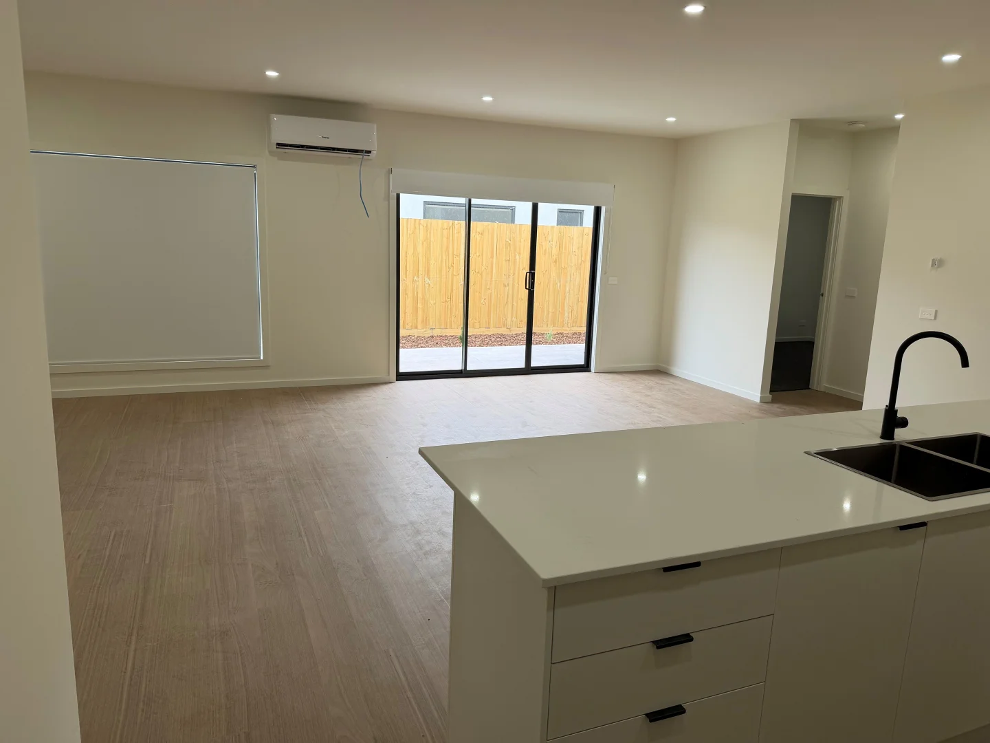 7 Cranberry Crescent, Thornhill Park VIC 3335 photo 2
