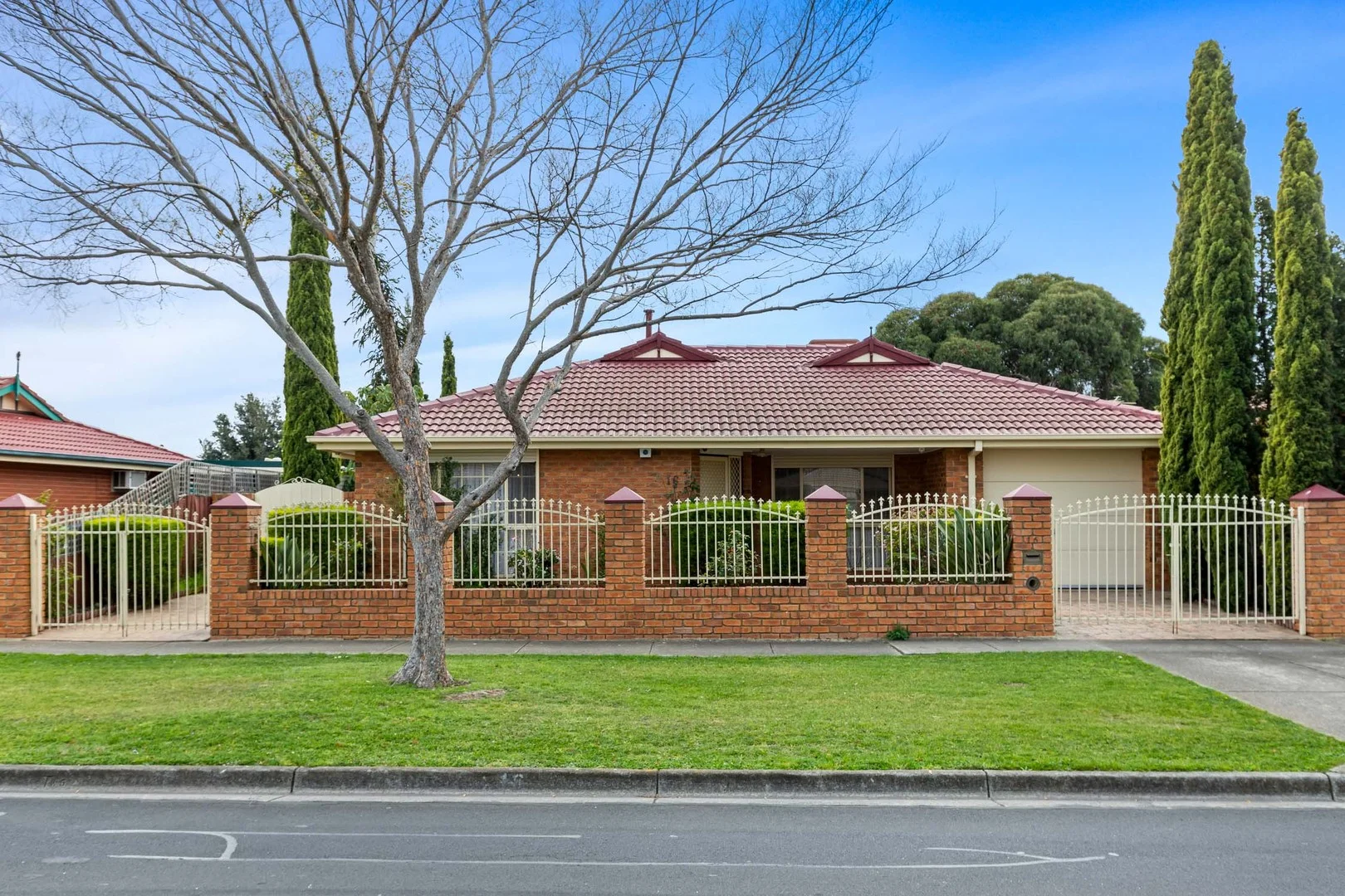 16 Thames Boulevard, Werribee VIC 3030