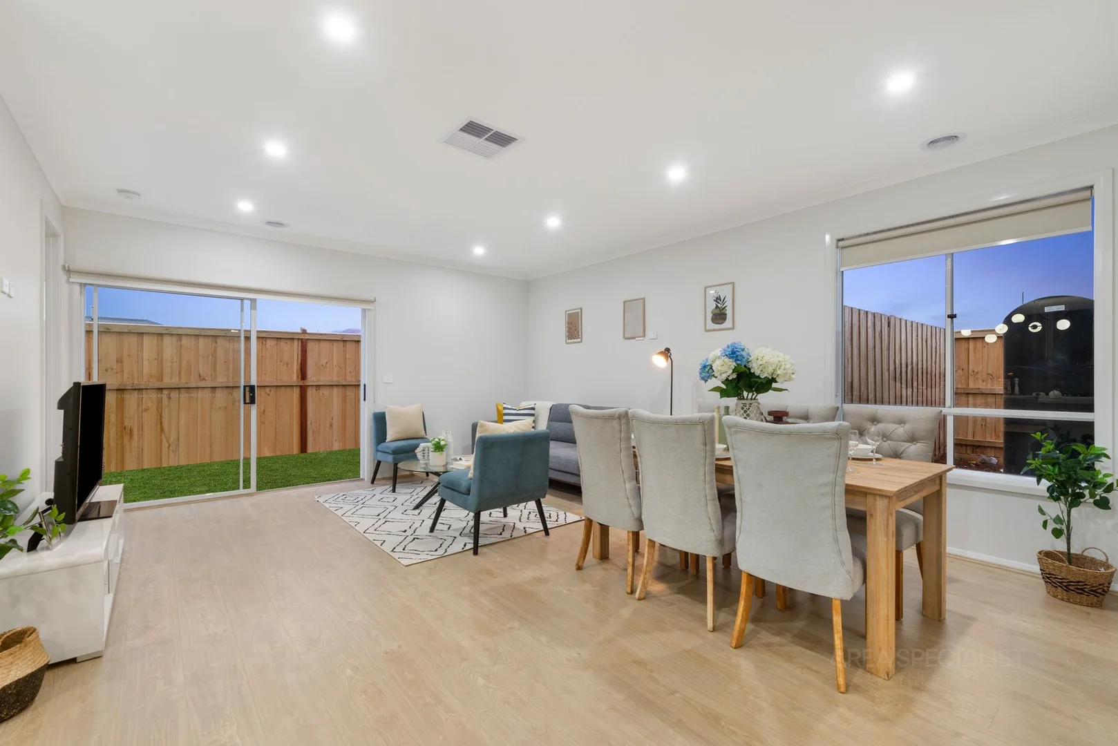 2 Libra Road, Weir Views VIC 3338 photo 4