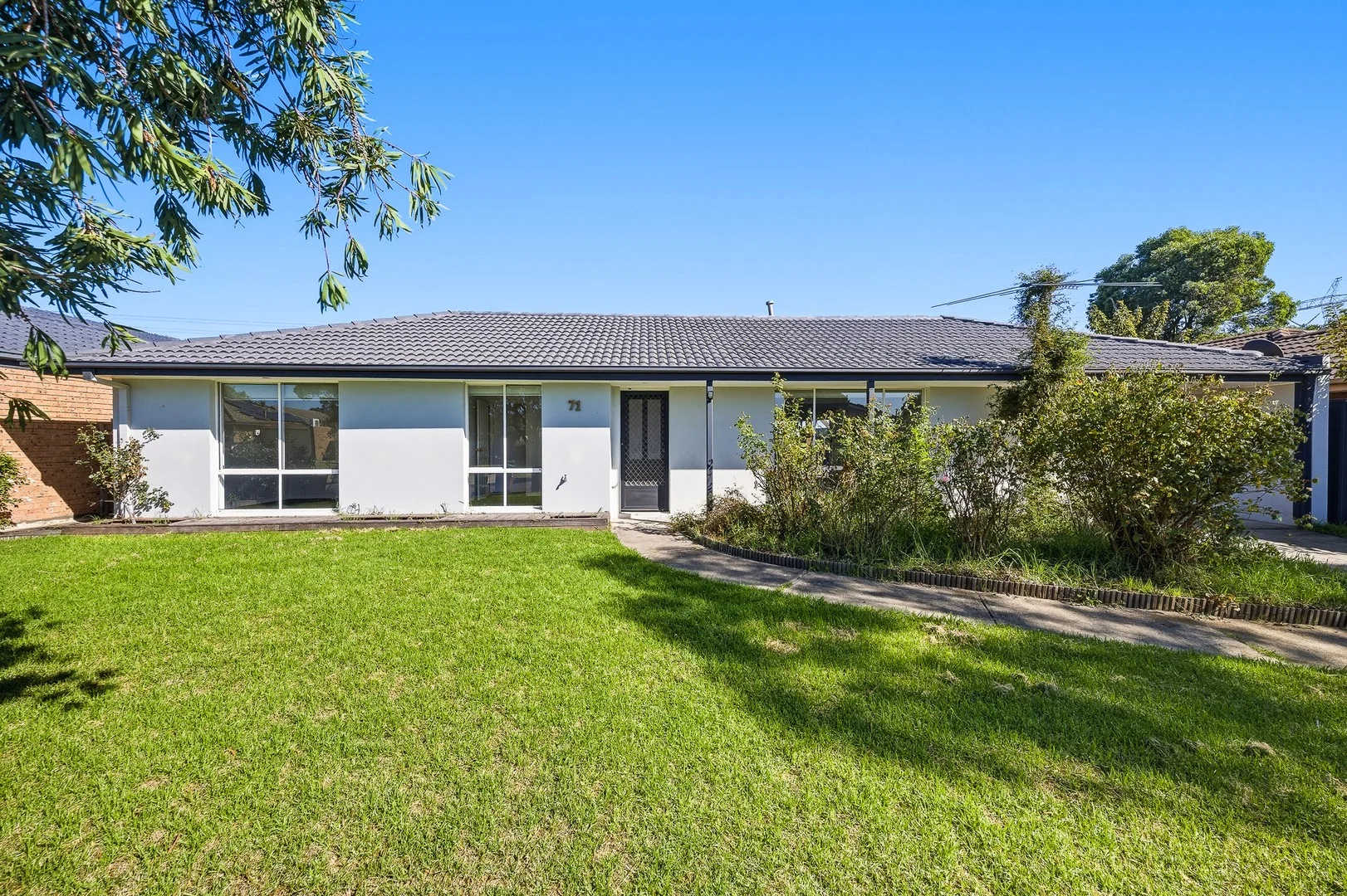 71 Gipps Crescent, Cranbourne North VIC 3977