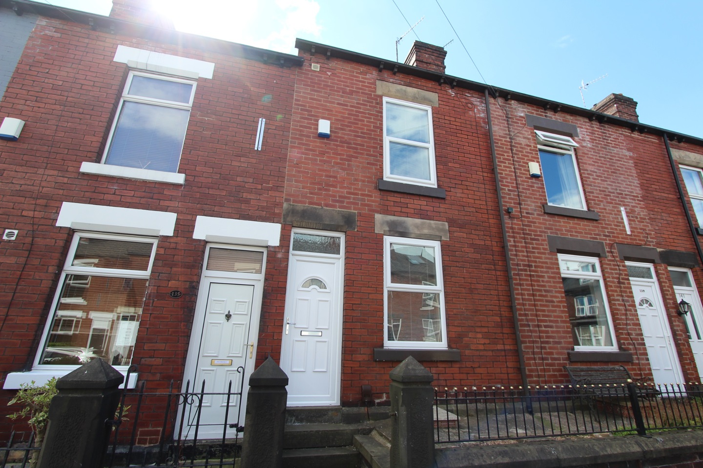 4 Bed Terraced House, Pomona Street, S11, N1 7GU