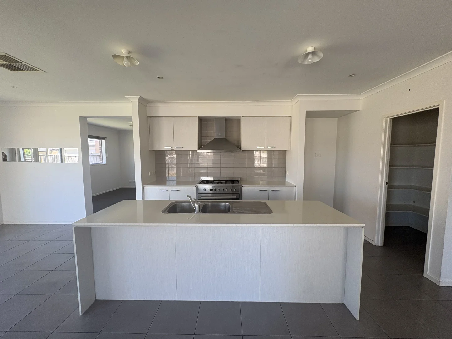 37 Copernicus Circuit, Cranbourne West VIC 3977 photo 2