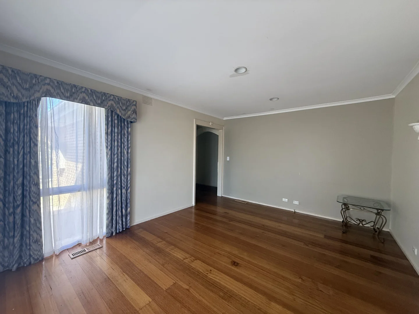 8 Garry Court, Kings Park VIC 3021 photo 2