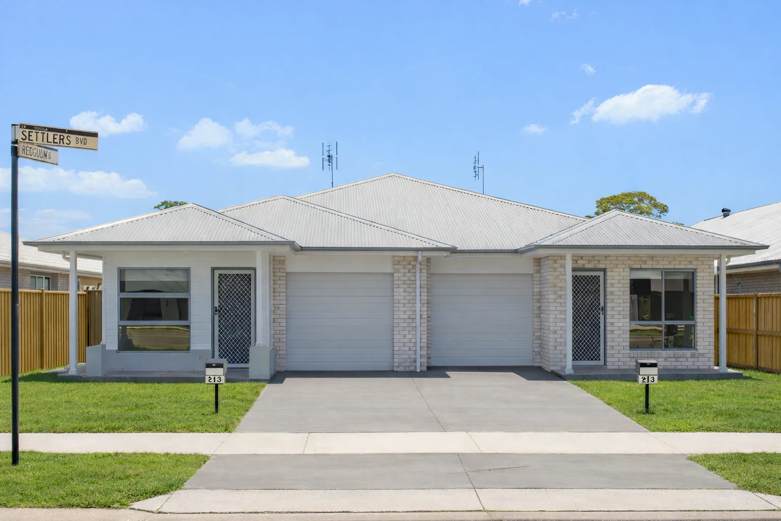 213 Settlers Boulevard, Chisholm NSW 2322