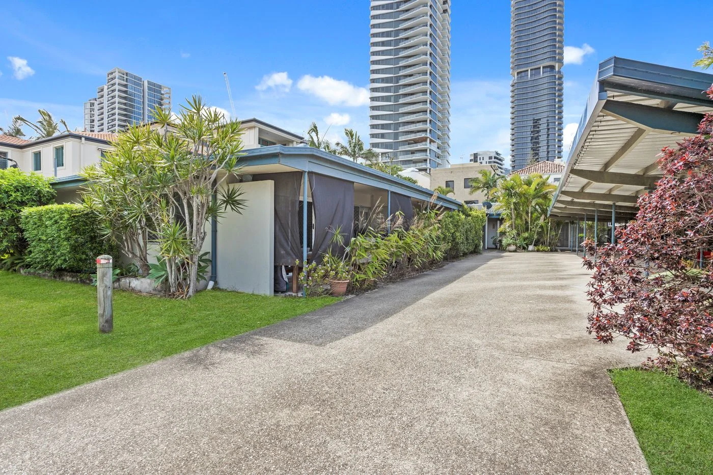 2/7 Sunbrite Avenue, Mermaid Beach QLD 4218