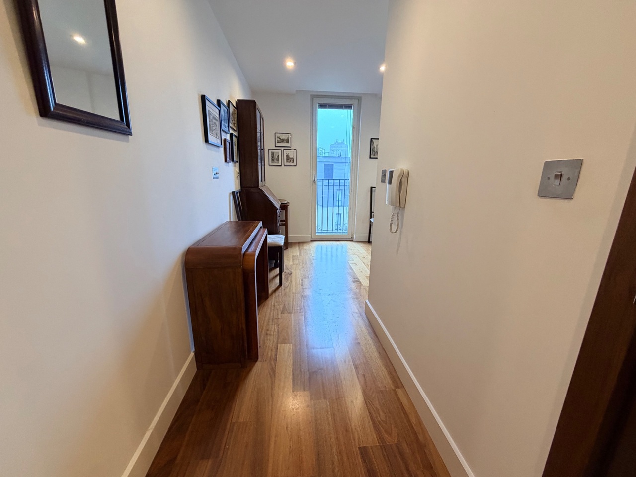 Studio Flat, The Hayes, CF10, N1 7GU photo 5