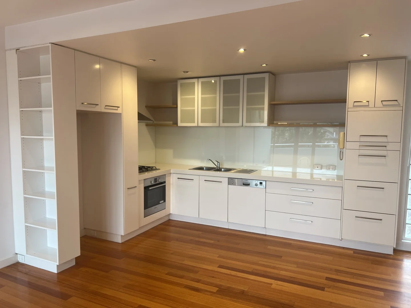17 YOUNG STREET, St Kilda East VIC 3183