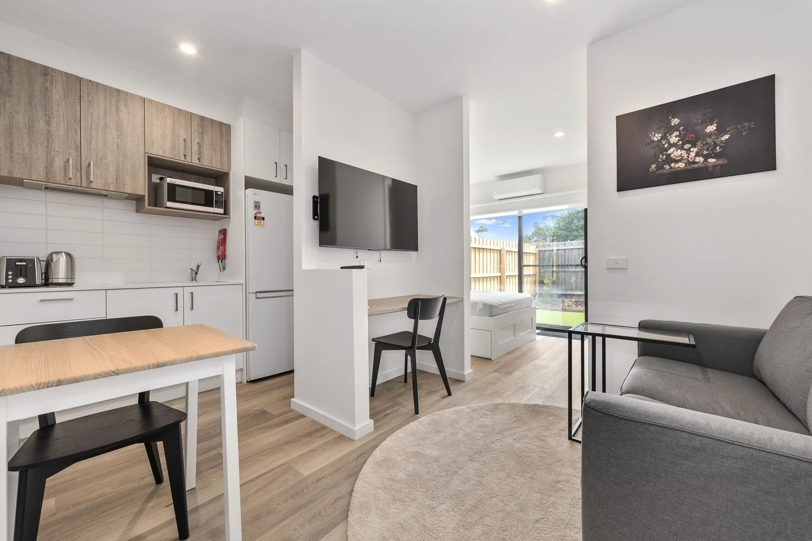 2./14 Queen Street, Hastings VIC 3915