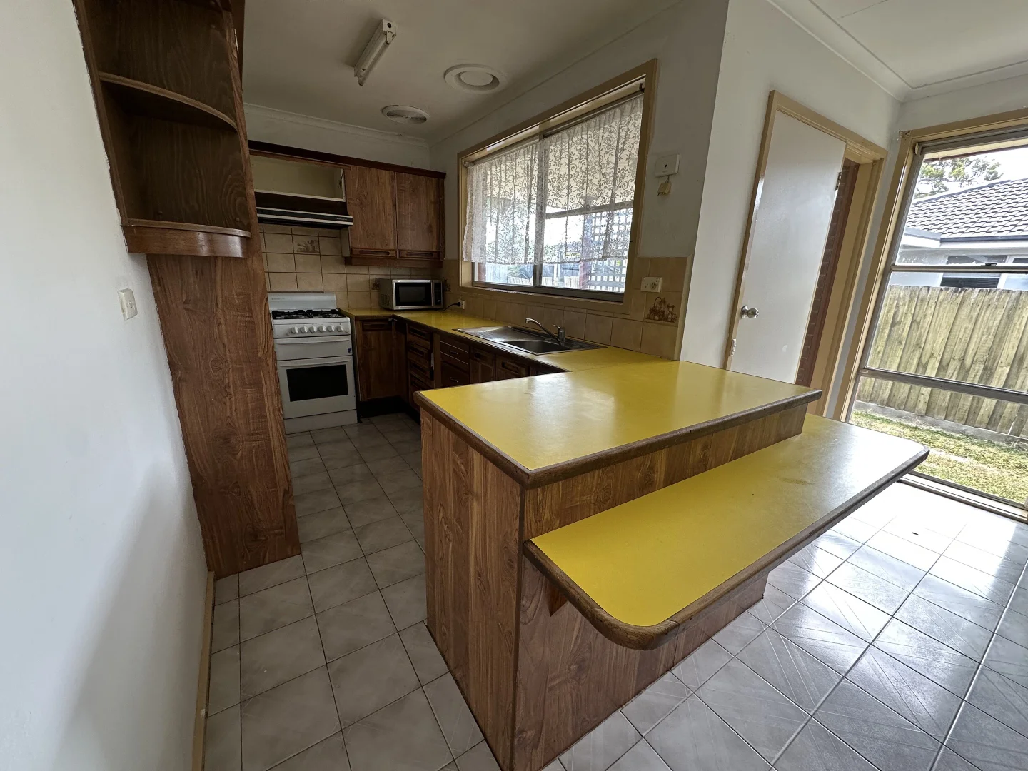5 Silvan Grove, Hampton Park VIC 3976 photo 3