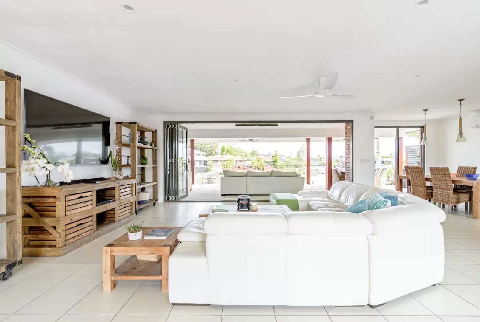 13 Carrara Rd, Carrara QLD 4211