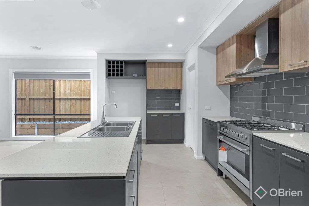 88 Kingdom Boulevard, Weir Views VIC 3338 photo 2
