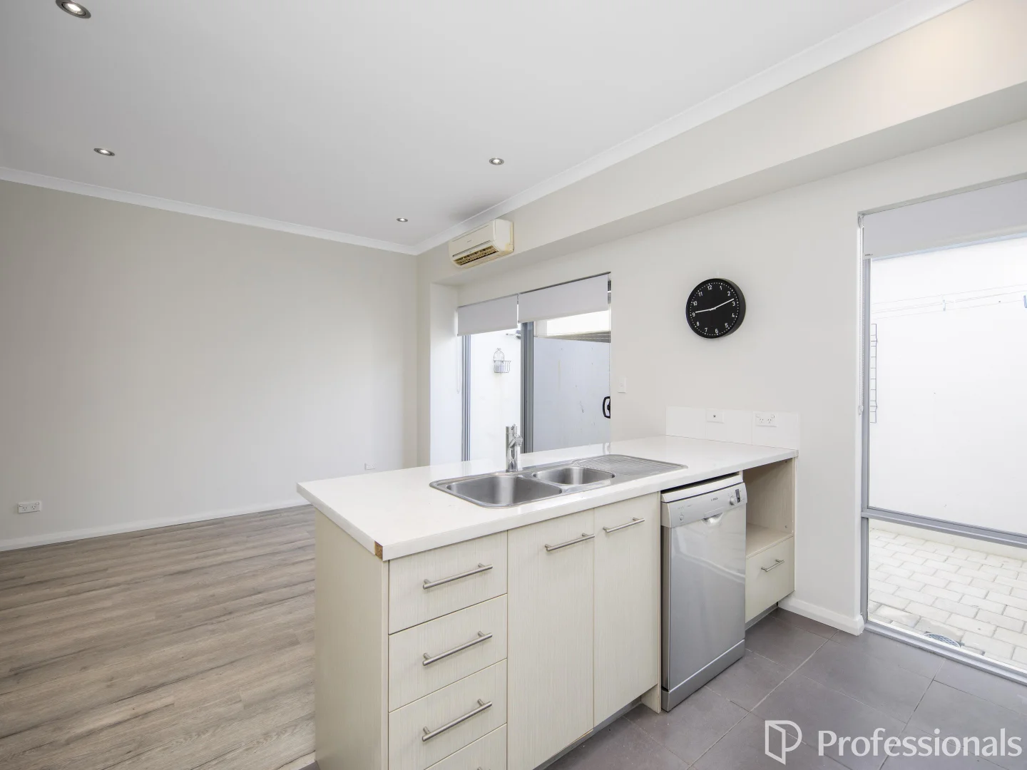 29 Gaudi Way, Clarkson WA 6030 photo 4