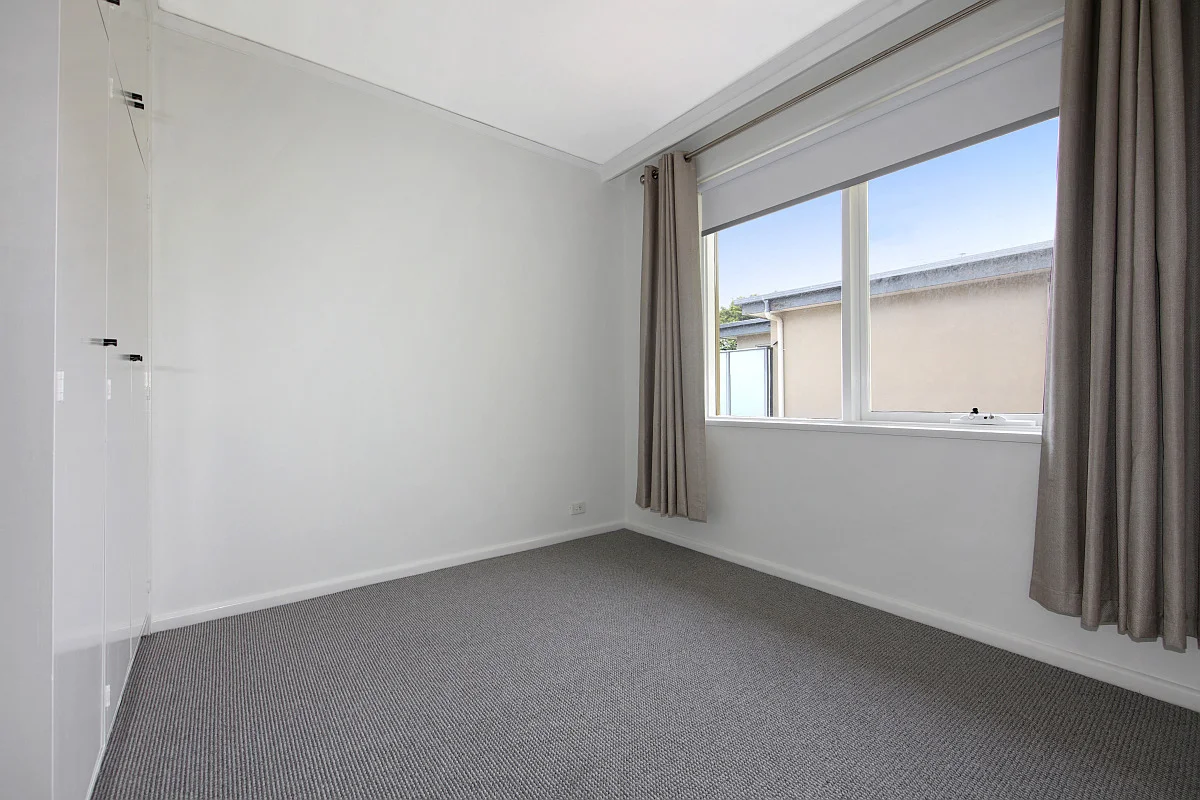 8/13 Holloway Street, Ormond VIC 3204 photo 4