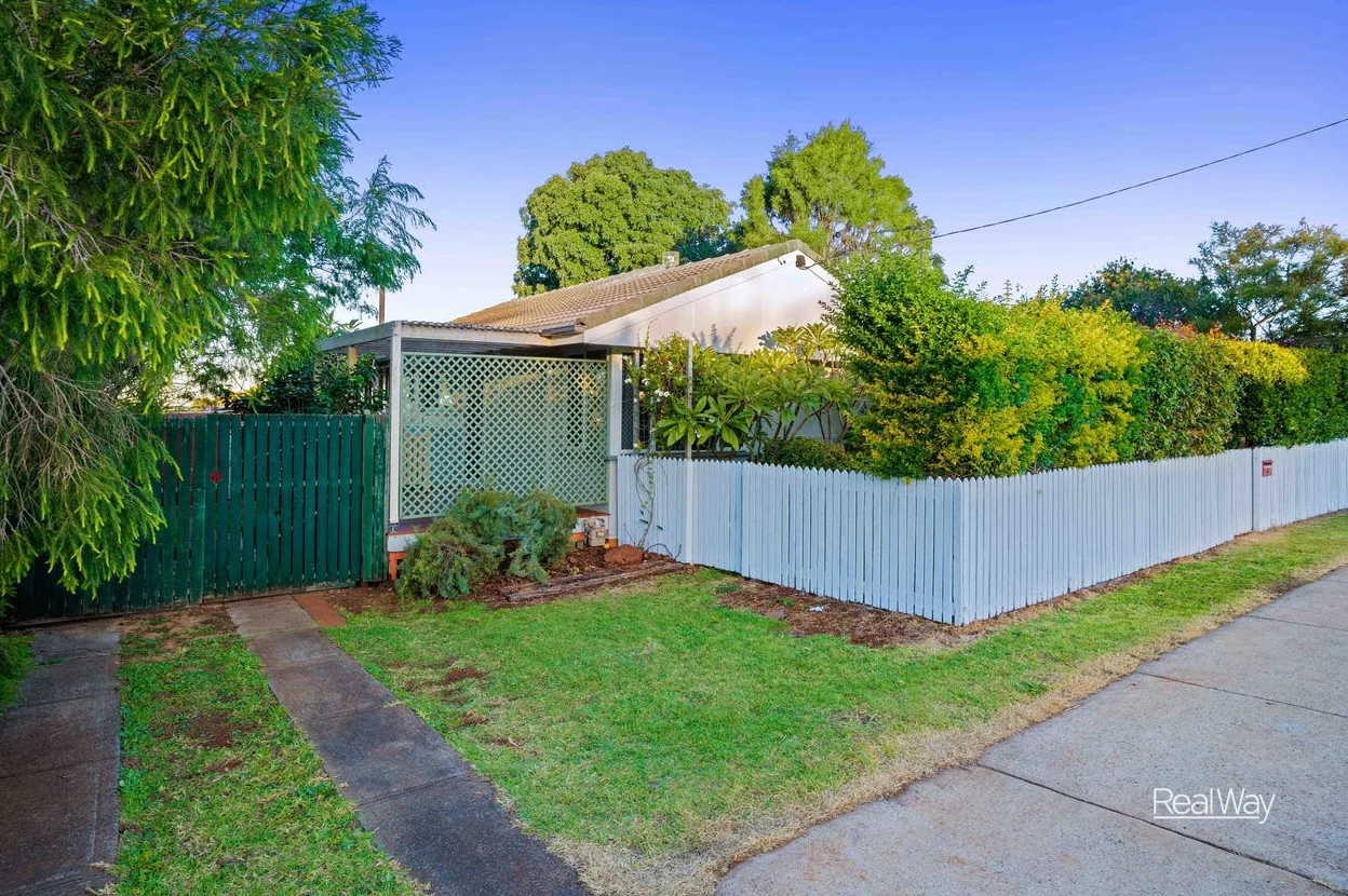 16 Hampton Street, Newtown QLD 4350