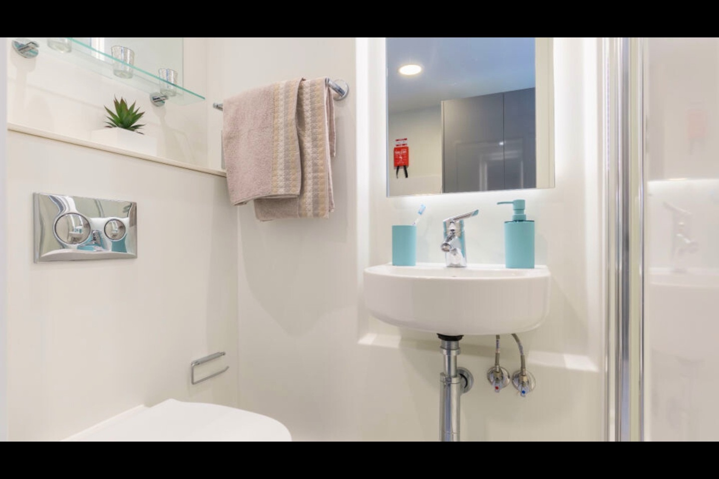 Studio Flat, Block A Livin, CF24, N1 7GU photo 3