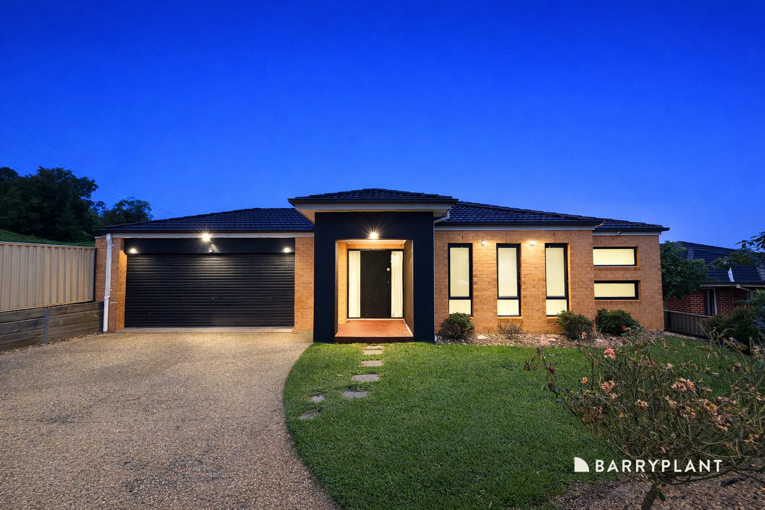 17 Valleyview Grove, Drouin VIC 3818