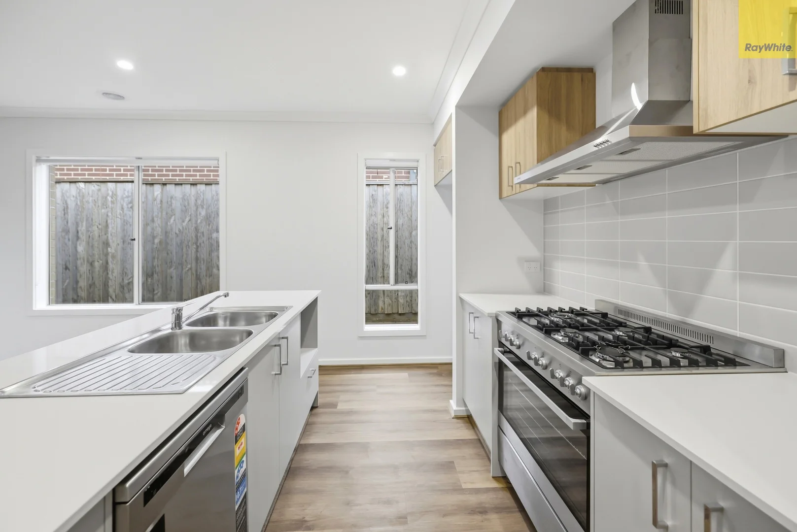 20 Holman Crescent, Bacchus Marsh VIC 3340 photo 2