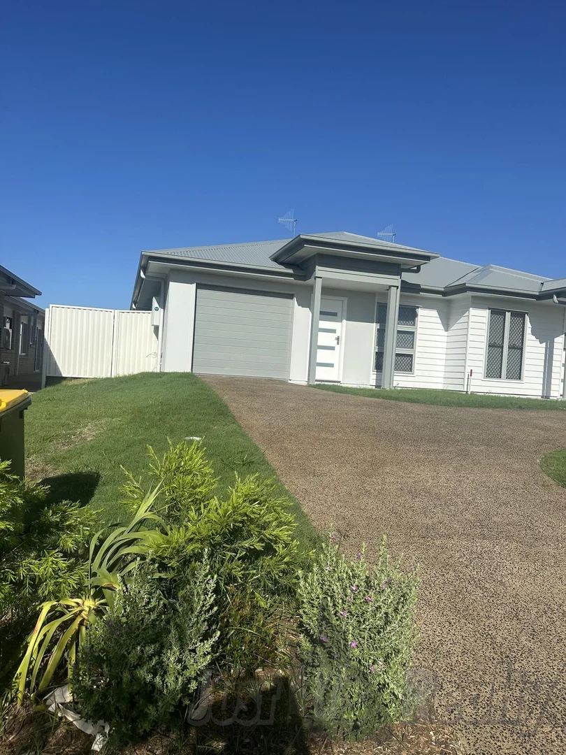 2/5 Coral Cove Drive, Coral Cove QLD 4670