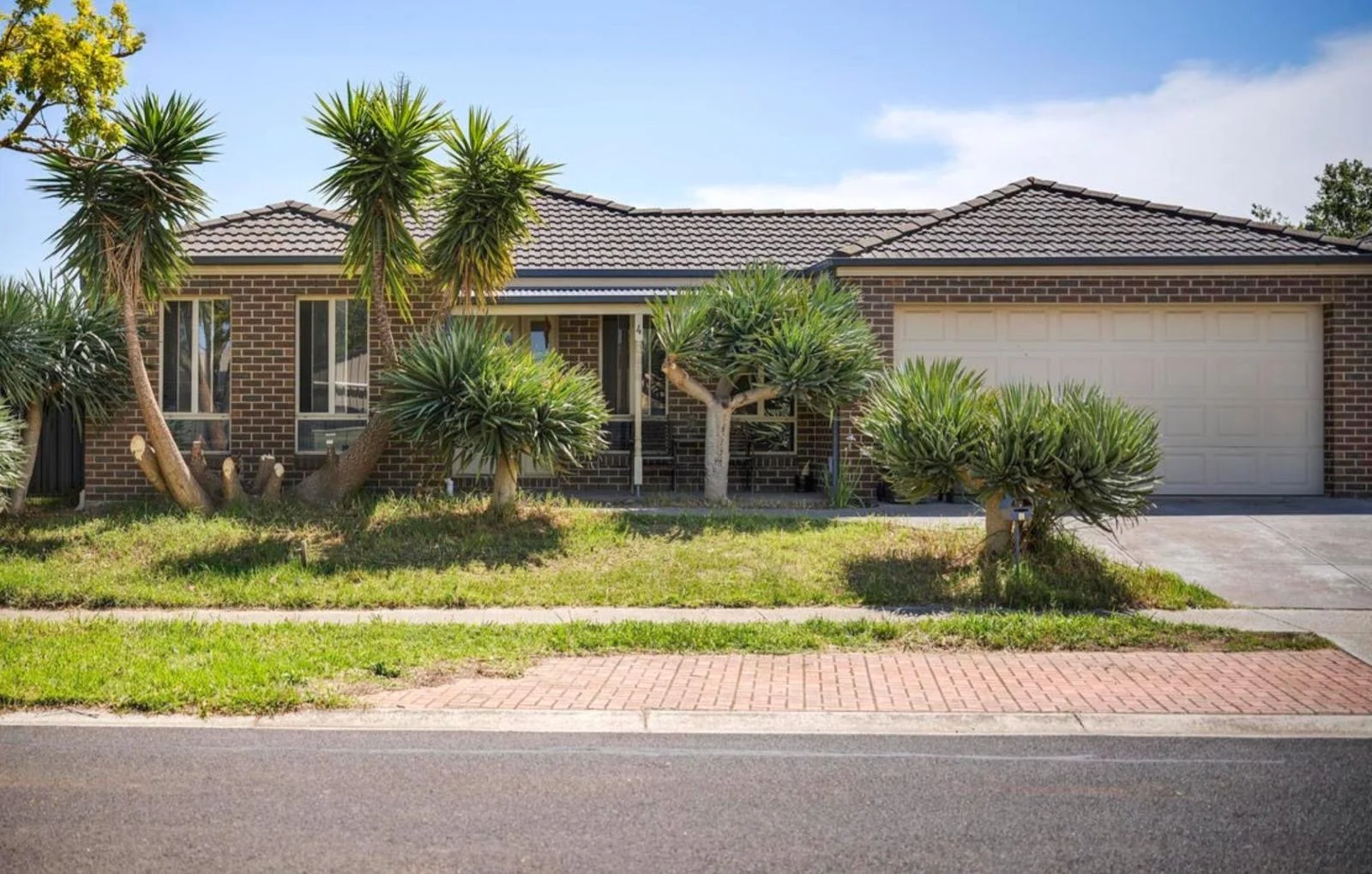 4 Dawson Crescent, Manor Lakes VIC 3024