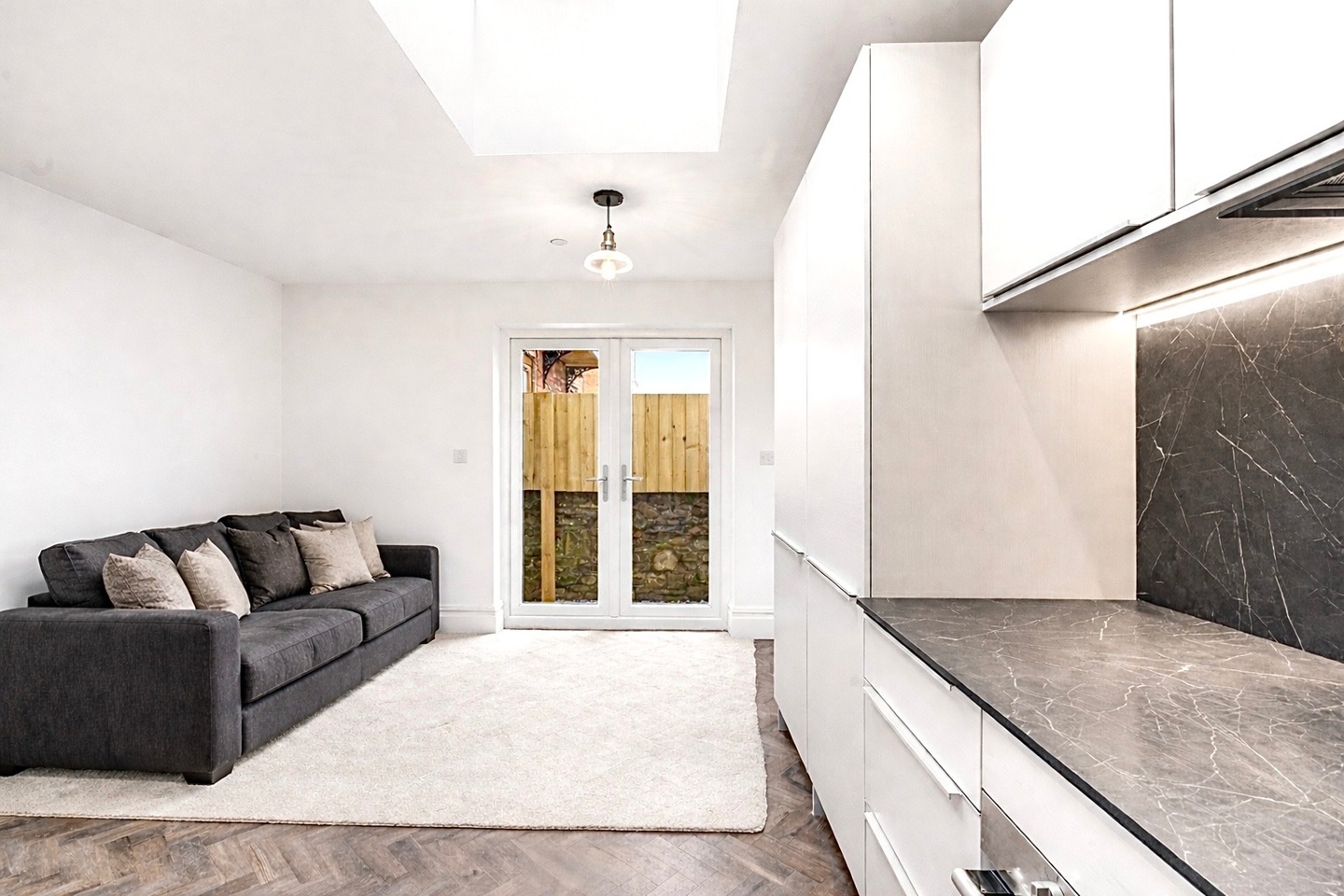1 Bed Flat, Cathedral Road, CF11, N1 7GU photo 2