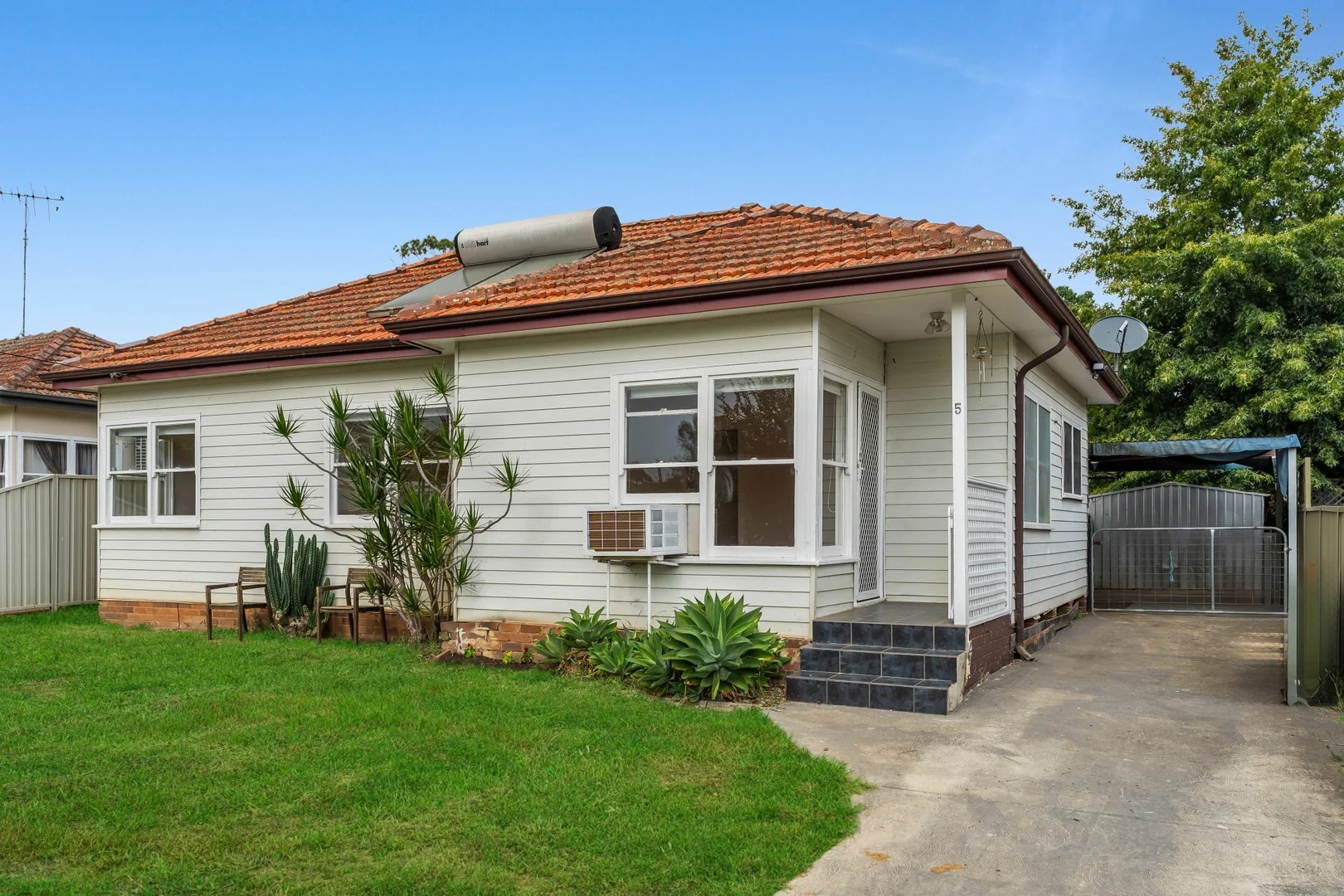 5 Bland Street, Bradbury NSW 2560