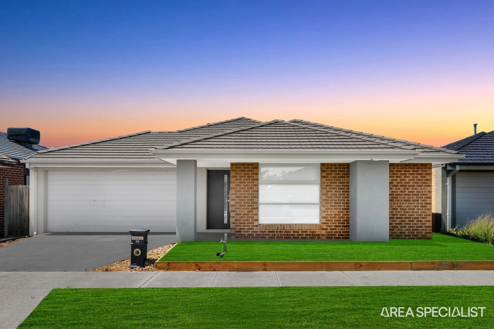 16 Houston Drive, Thornhill Park VIC 3335