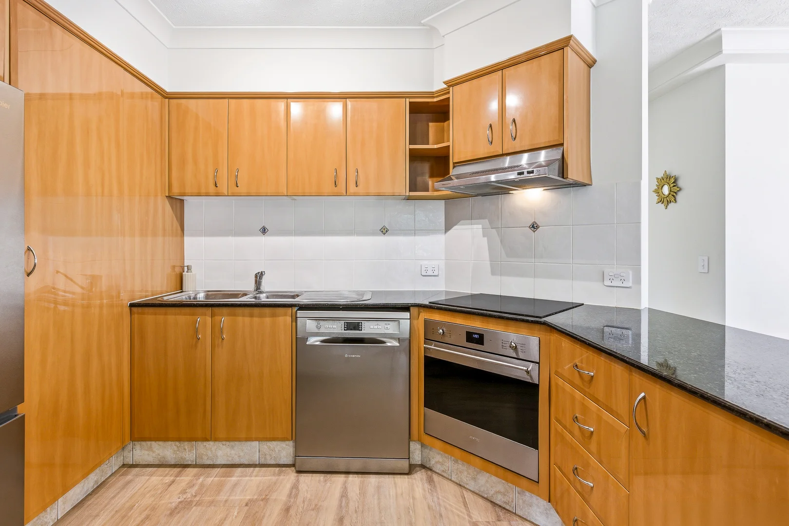 Additional image 4 of 3/37 Chelsea Avenue, Broadbeach QLD 4218