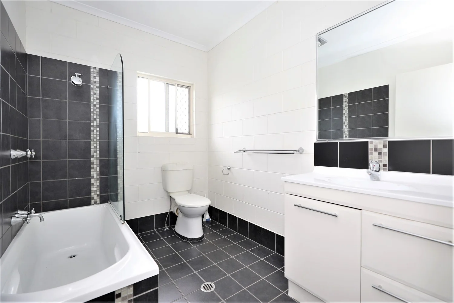 Additional image 15 of 4/18 Robert Road, Bentley Park QLD 4869