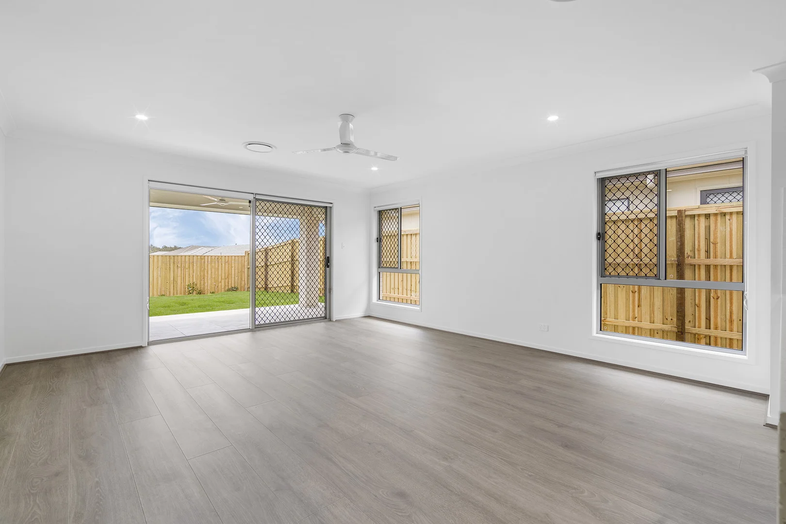 6 Explorers Road, White Rock QLD 4306 photo 3