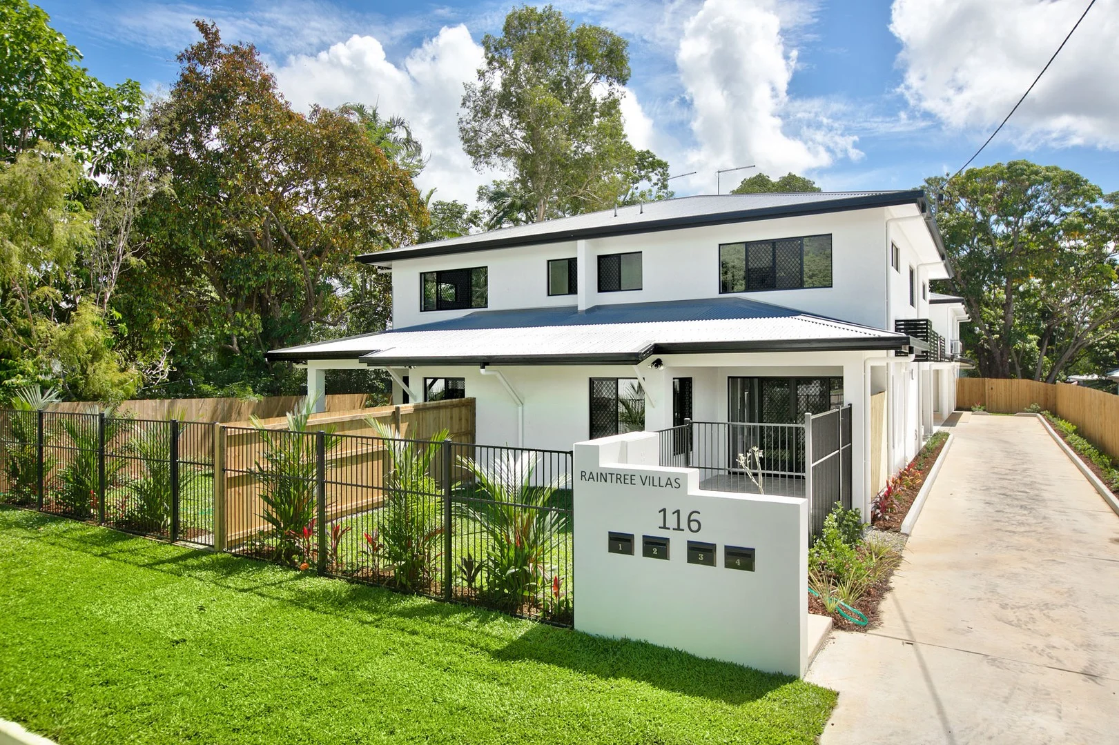 1/116 Callaghan Street, Mooroobool QLD 4870
